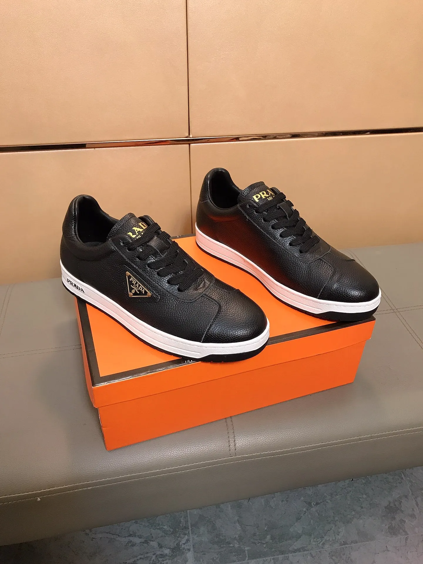 Ex-factory price 380 💎💎🆕Prada's latest casual and fashionable men's shoes👟hot style💥simple and elegant style, exclusive for trendy men. Unique latest brand elements👑, fashionable and generous, the fabric is original imported cowhide, pigskin breathable lining + feet, super comfortable and wear-resistant outsole, classic model taken in kind, size: 38-44